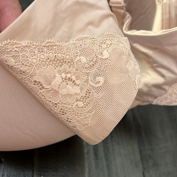 Torrid T-shirt lightly lined smooth back bra - Picture 4 of 7